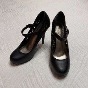 Madeline Girl Women’s Black Faux Leather Mary Jane Heels. Size 9